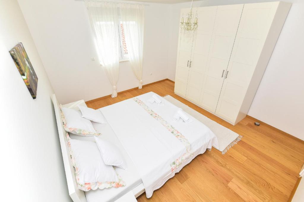 Postel nebo postele na pokoji v ubytování Apartments Evelin