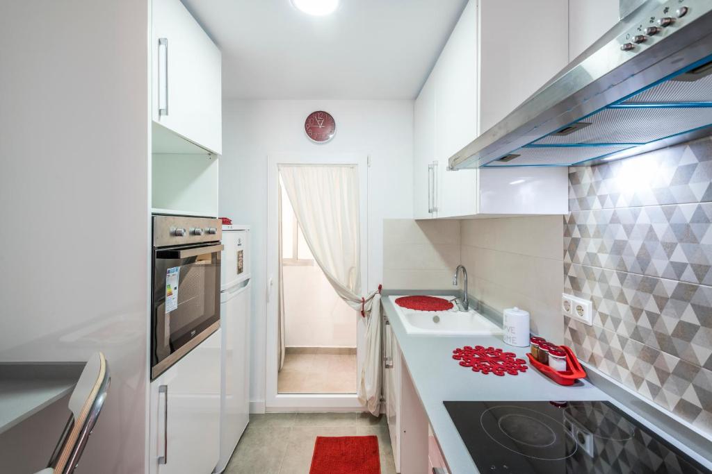 Kuchyňa alebo kuchynka v ubytovaní El Coral Apartment Valencia