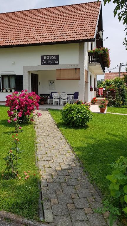 Zahrada ubytování Guest House Adrijana