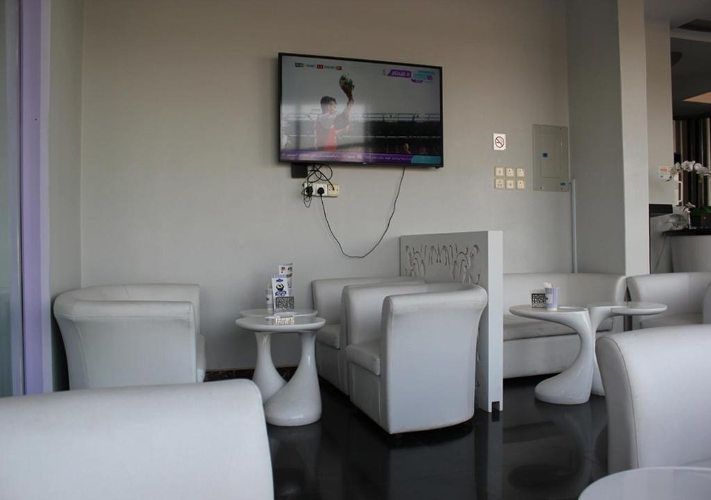 TV a/nebo společenská místnost v ubytování Orient House