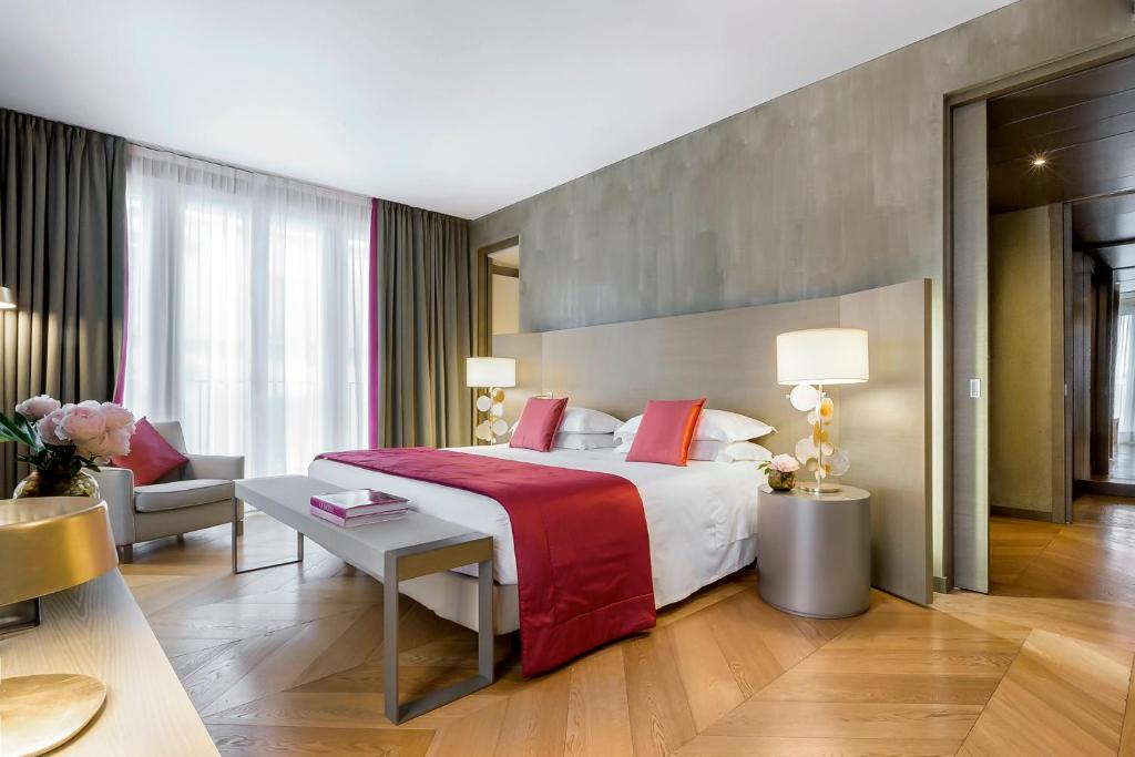 Posteľ alebo postele v izbe v ubytovaní Rosa Grand Milano - Starhotels Collezione