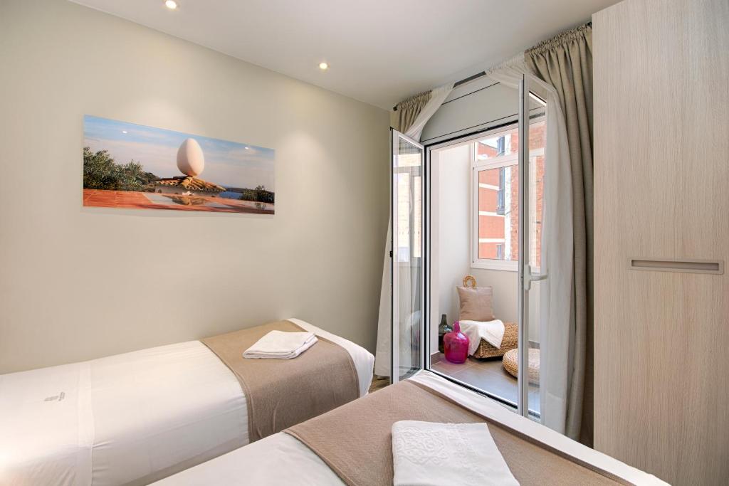 Eixample Building Apartments by Mercedes Heritage - 9