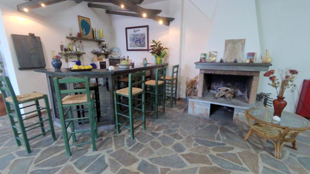 Hotel Zeus - Studio (3 Adults)