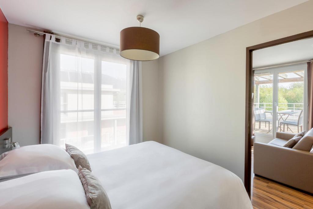 Postel nebo postele na pokoji v ubytování Best Western Park Hotel Geneve-Thoiry