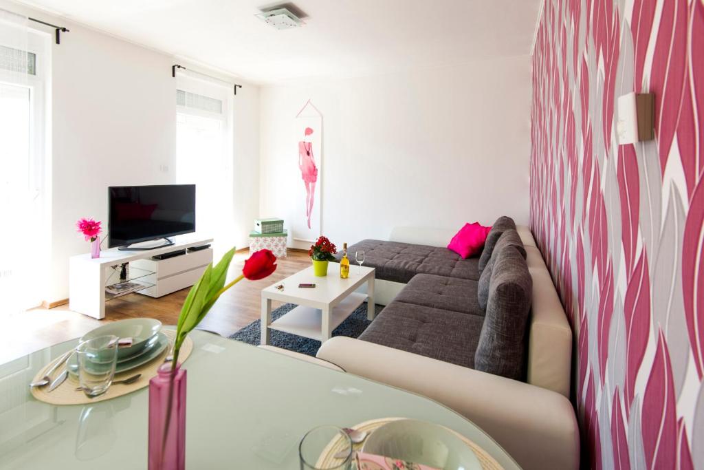 Televízia a/alebo spoločenská miestnosť v ubytovaní Grand Budapest Penthouse