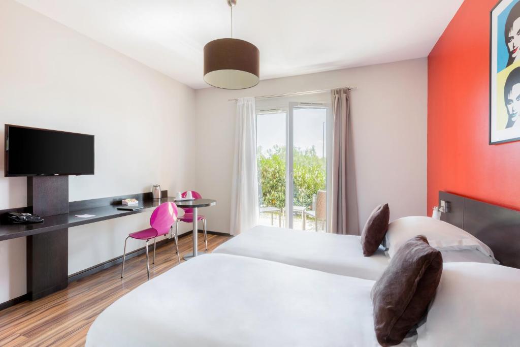 Postel nebo postele na pokoji v ubytování Best Western Park Hotel Geneve-Thoiry