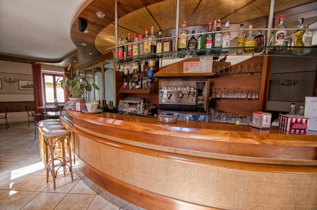 Lounge nebo bar v ubytování Albergo La Veranda