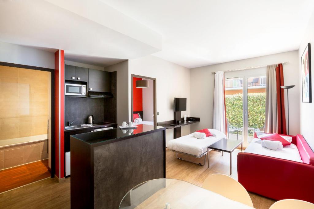 Postel nebo postele na pokoji v ubytování Best Western Park Hotel Geneve-Thoiry