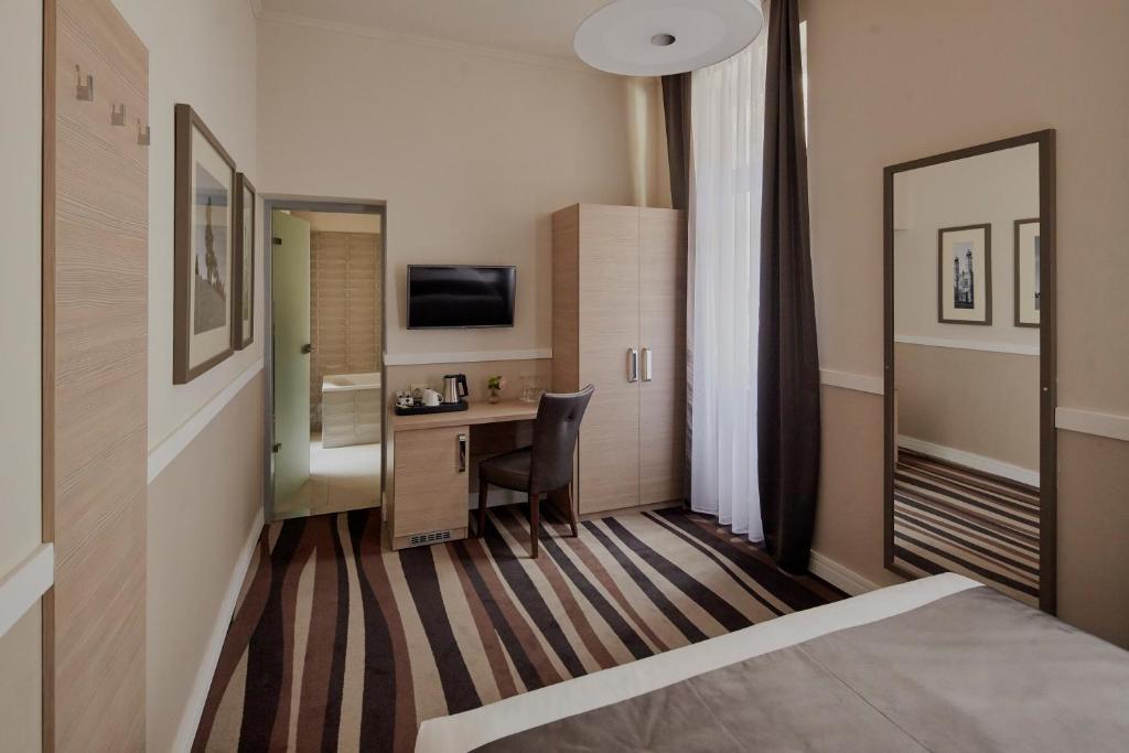 TV a/nebo společenská místnost v ubytování Hotel Central Basilica