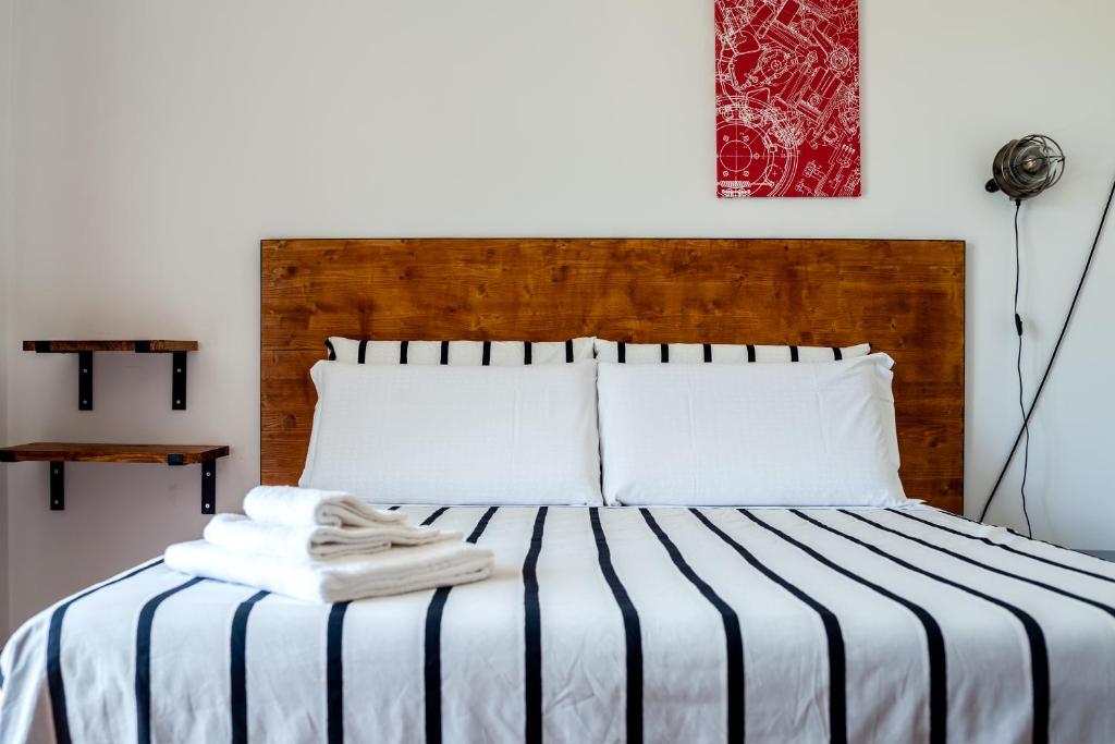 A bed or beds in a room at Travel B&B