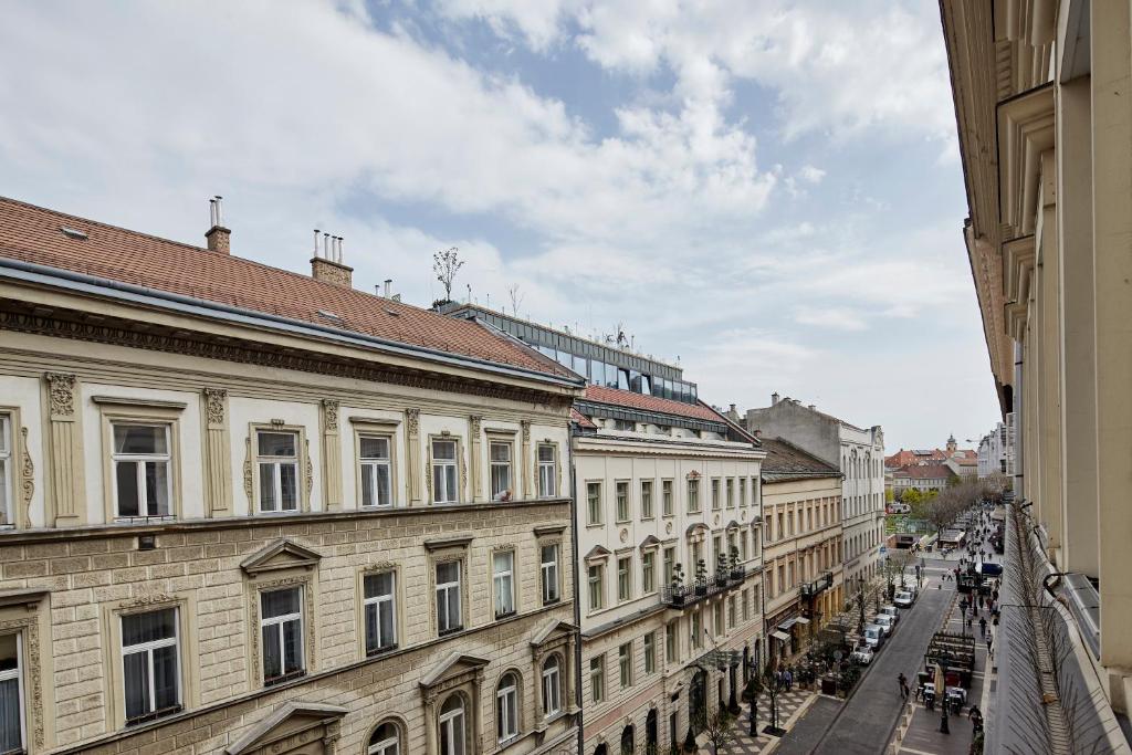 Nespecifikovaný výhled na destinaci Budapešť nebo výhled na město při pohledu z hotelu