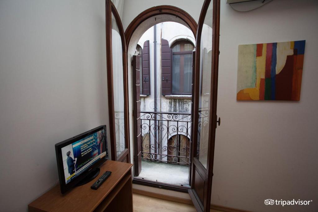 TV a/nebo společenská místnost v ubytování Hotel Caprera