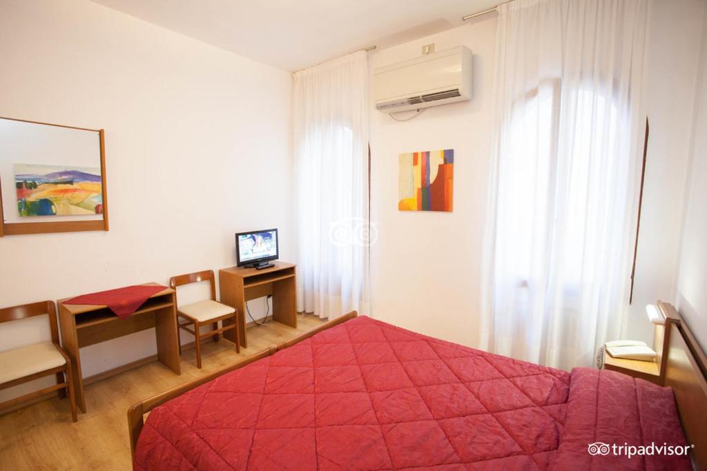 TV a/nebo společenská místnost v ubytování Hotel Caprera