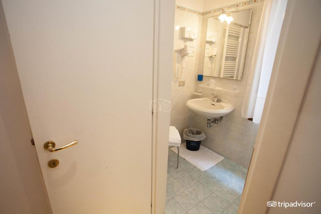 Koupelna v ubytování Hotel Caprera