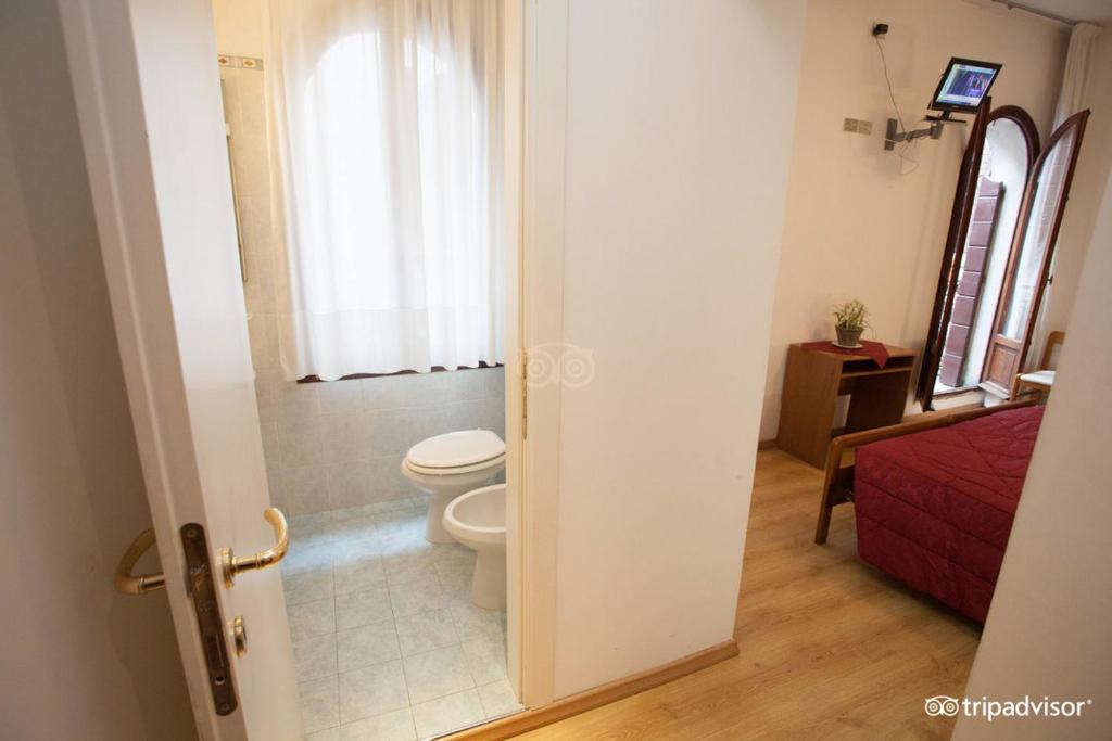 Koupelna v ubytování Hotel Caprera