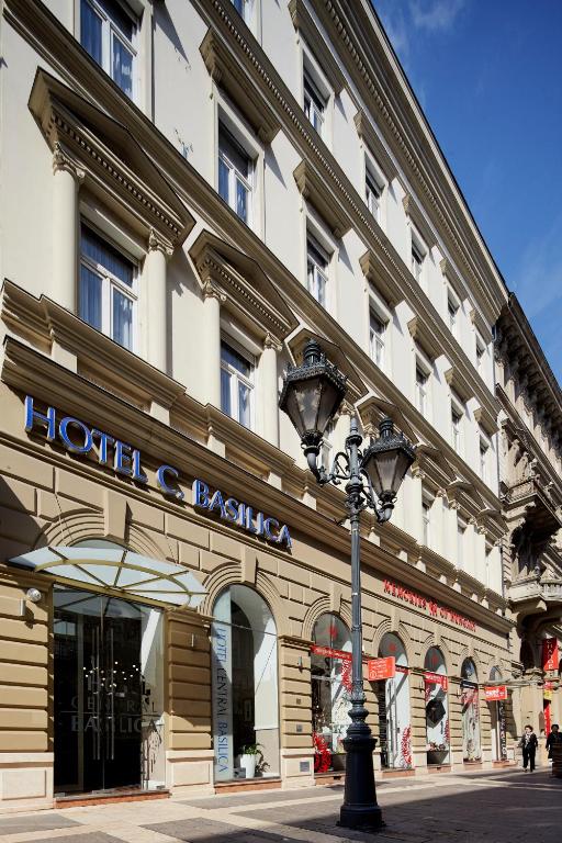 Budova, kde se hotel nachází