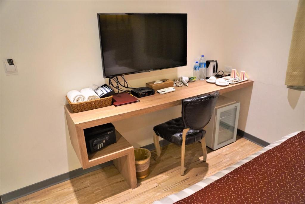 TV a/nebo společenská místnost v ubytování Dahshin Hotel