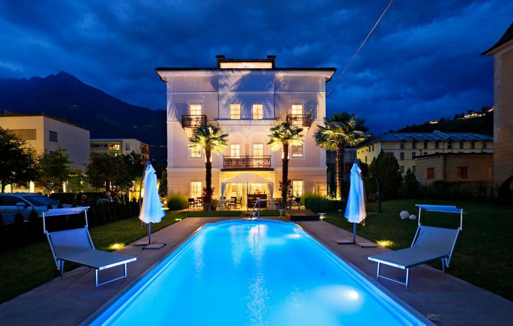 Bazén v ubytovaní Garni Villa Tyrol - Adults Only alebo v jeho blízkosti