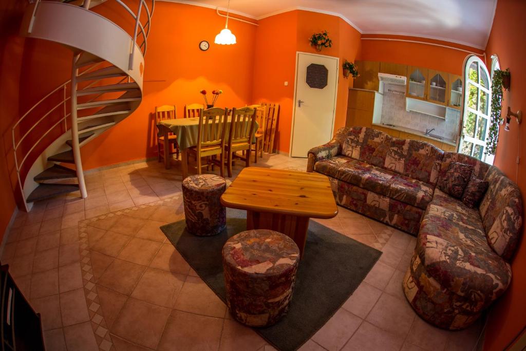 Posedenie v ubytovaní Aqua Line Apartmanház