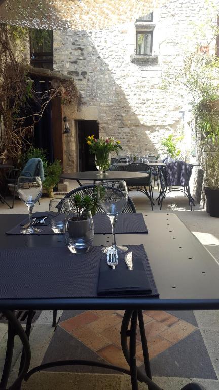 Fotografie z fotogalerie ubytování Hôtel la Fête en Provence v destinaci Vaison-la-Romaine