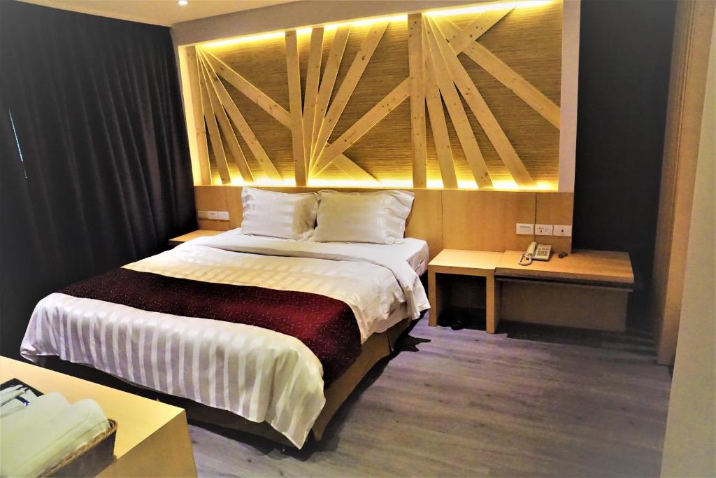Postel nebo postele na pokoji v ubytování Dahshin Hotel