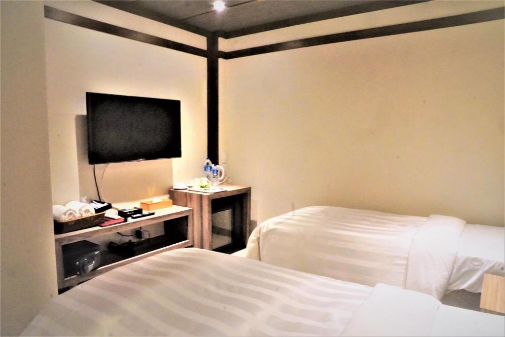 Postel nebo postele na pokoji v ubytování Dahshin Hotel