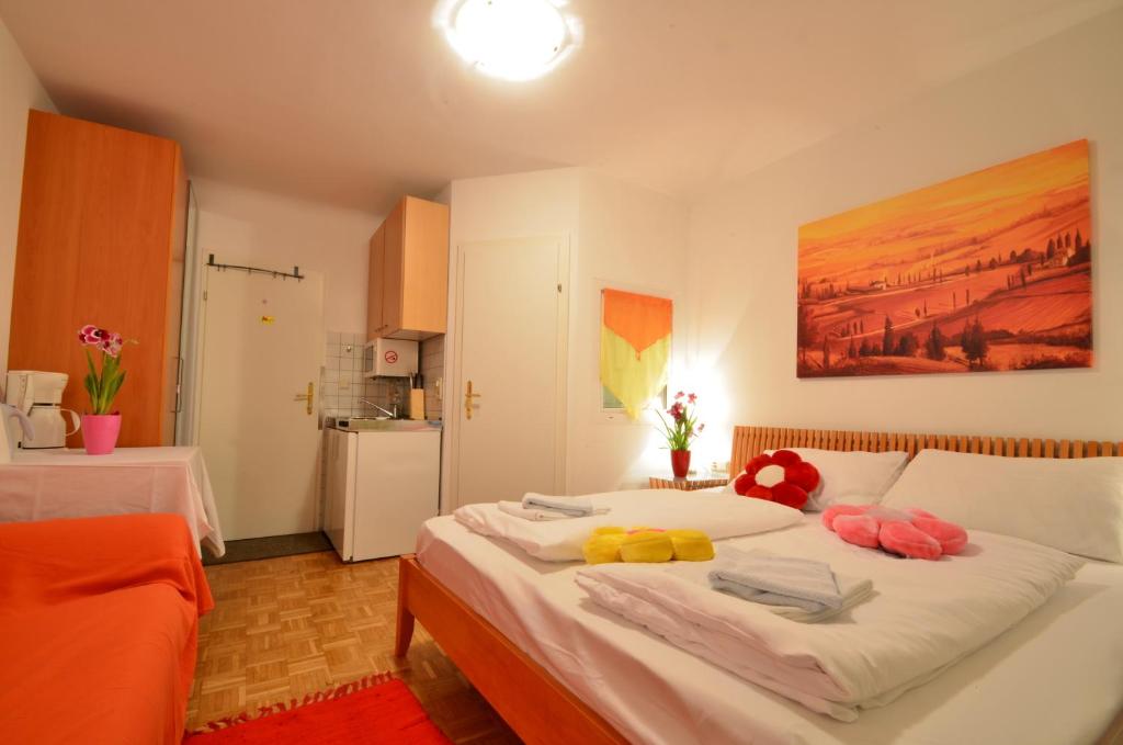 Ένα ή περισσότερα κρεβάτια σε δωμάτιο στο Ajo Vienna Siemens - Contactless Check-in