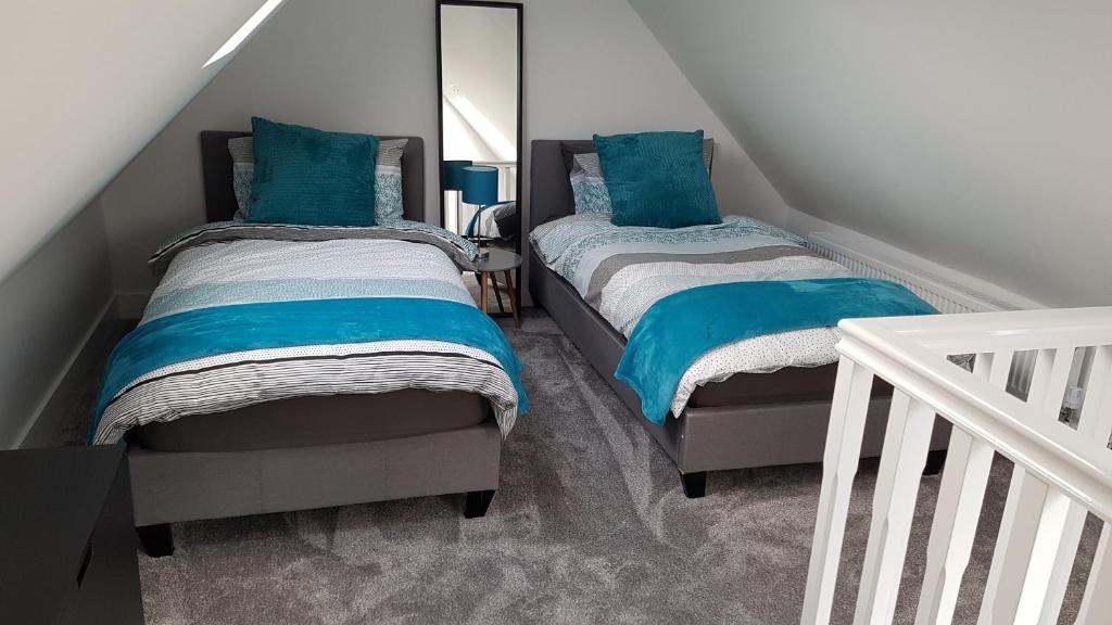2 Serviced Apartments in Childwall-South Liverpool - Each Apartment Sleeps 6