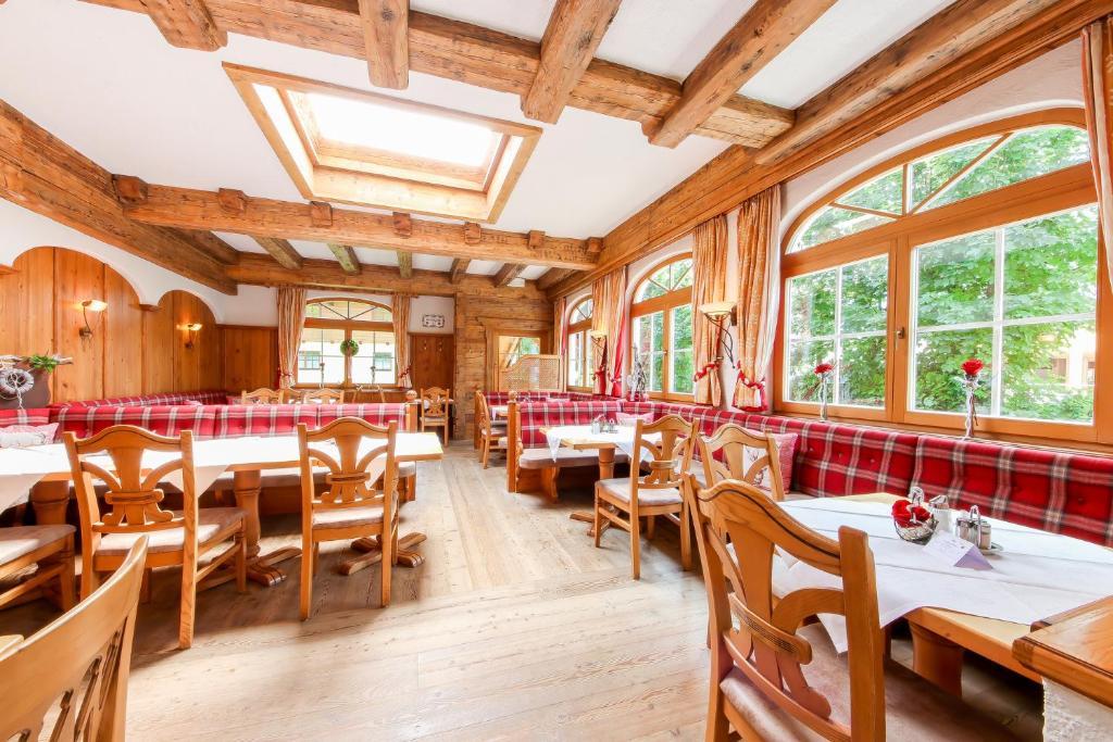 Reštaurácia alebo iné gastronomické zariadenie v ubytovaní Hotel Dax