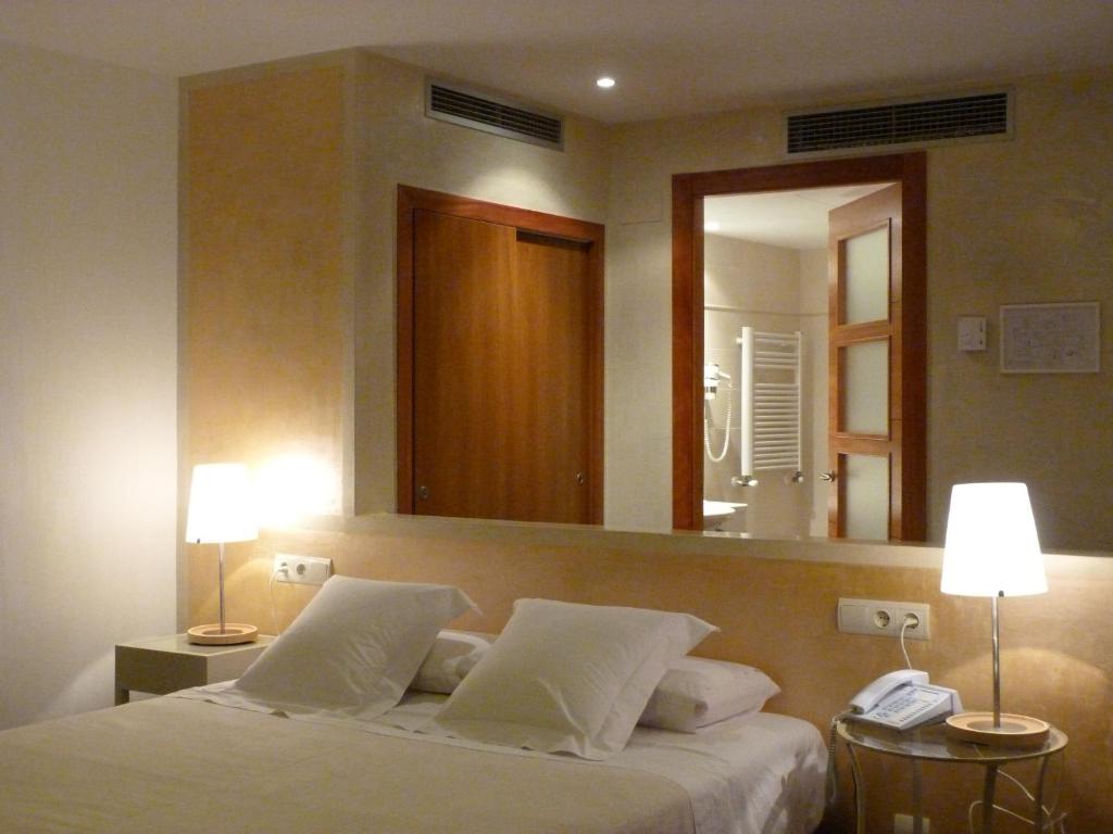 Hotel Carmen - Deluxe Double Room With Balcony