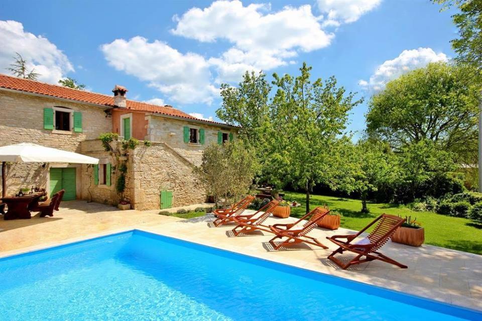 Bazén v ubytování Villa Violica, Karnevali nebo v jeho okolí