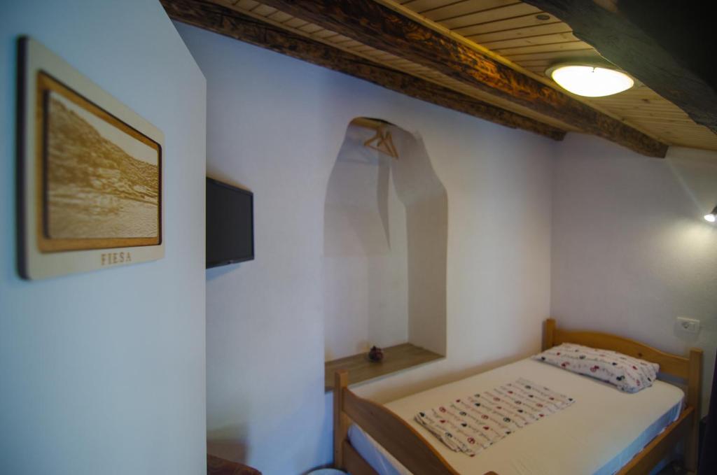 Postel nebo postele na pokoji v ubytování Traditional Piran house