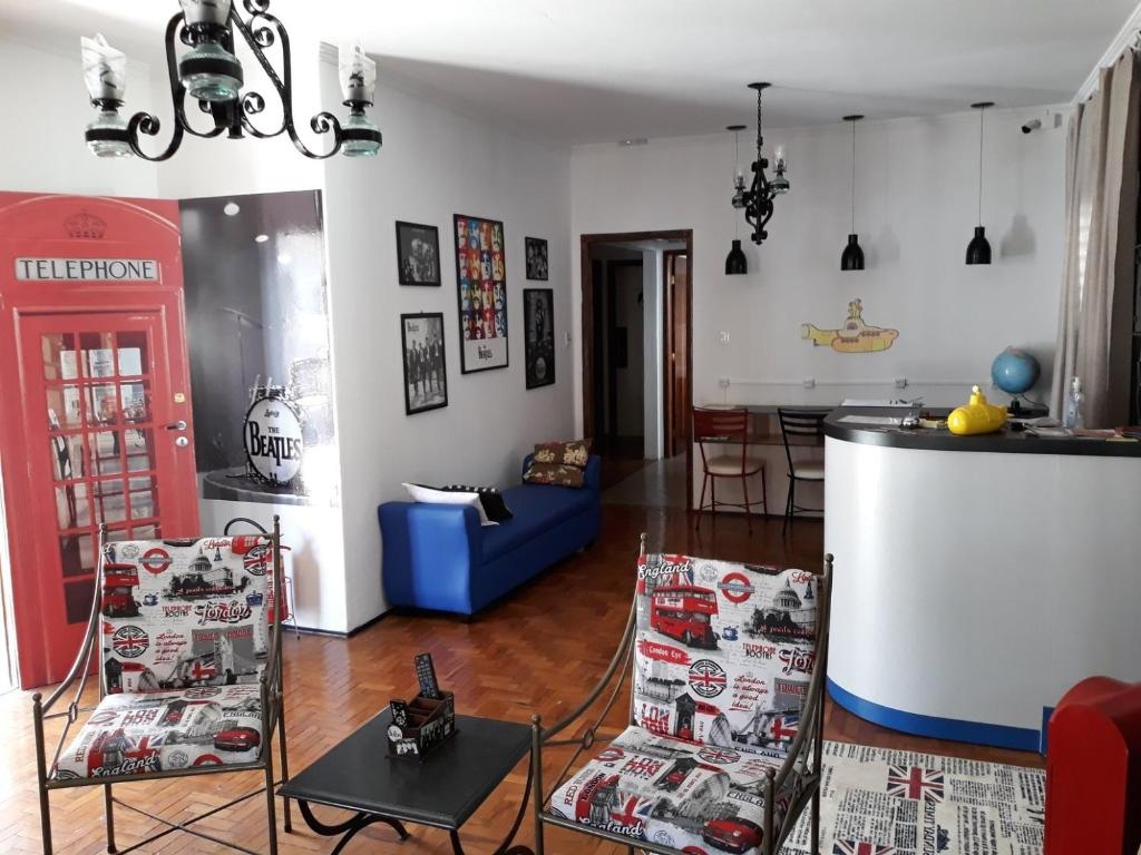Posezení v ubytování Casa Beatles Hostel Bauru