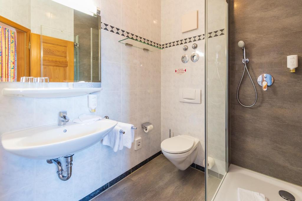 Koupelna v ubytování Hotel Garni Getreuer Eckart