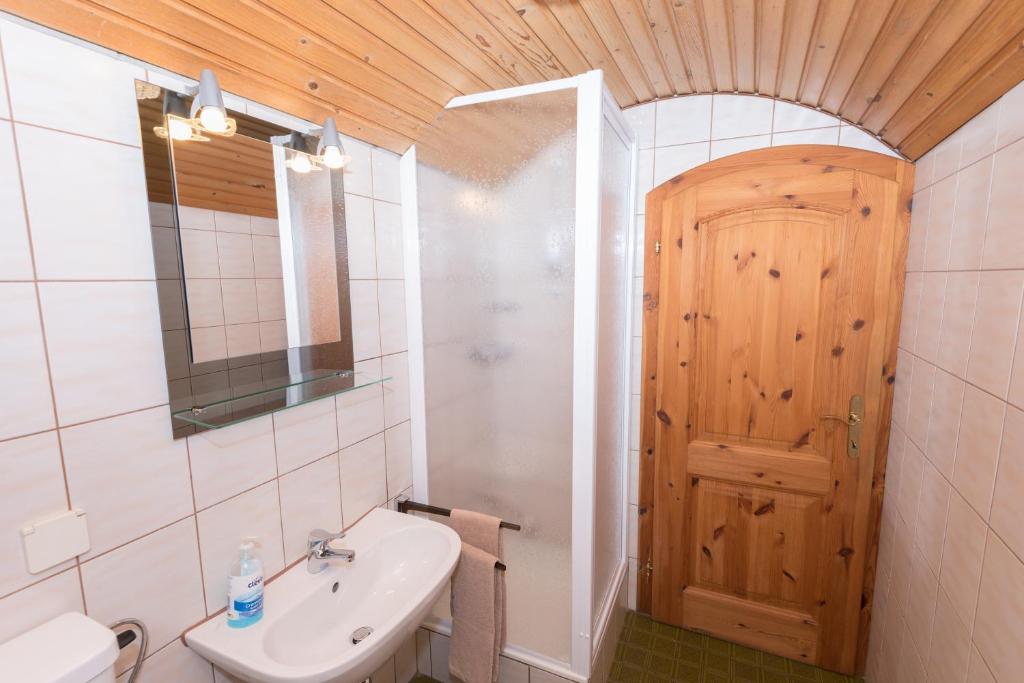 Kúpeľňa v ubytovaní Ferienhaus Toff