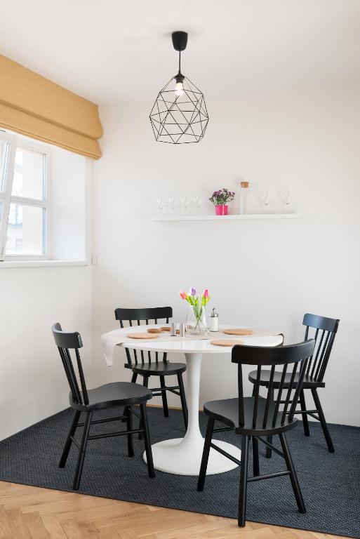 Veleslavin Apartments - 8