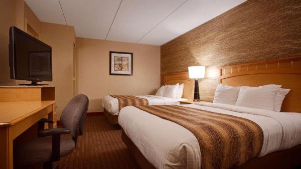 Кровать или кровати в номере Relax Inn - Batavia