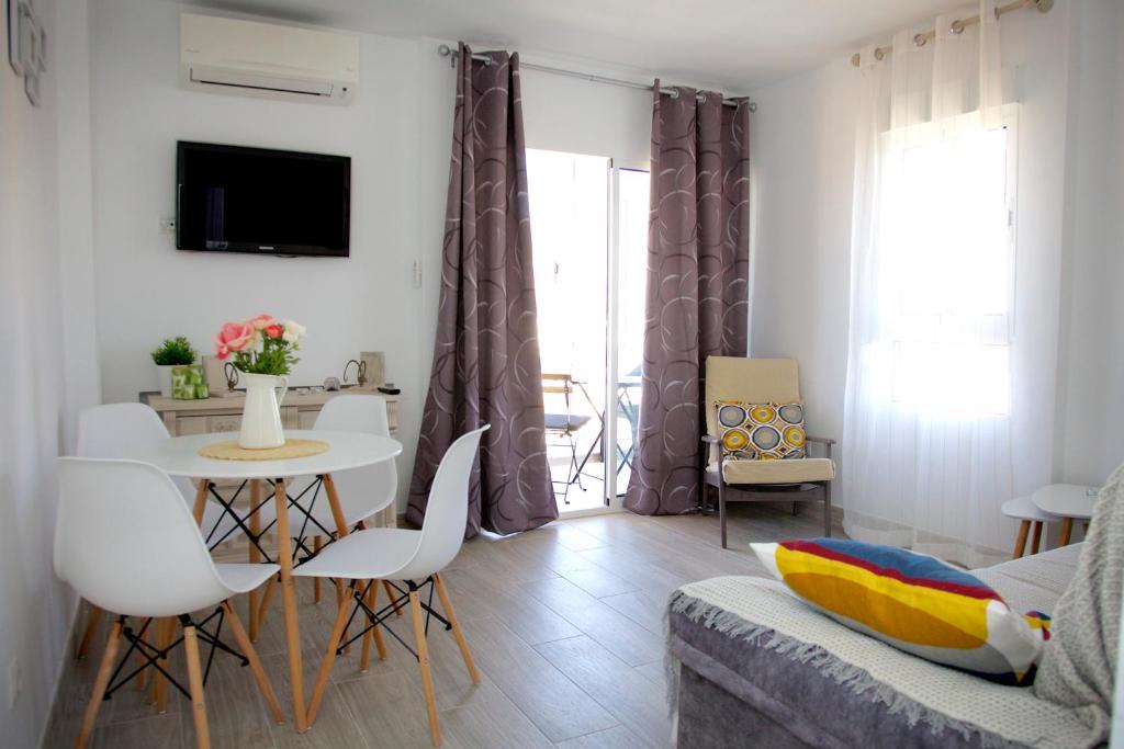 TV a/nebo společenská místnost v ubytování Iris Vistas Benalmadena