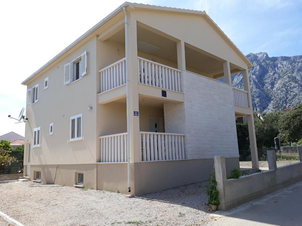 Výhľad na hory alebo výhľad na hory priamo z apartmánu