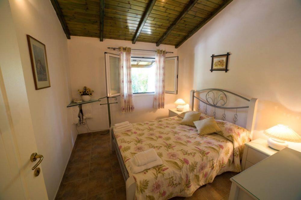 St. George Villa - One-Bedroom Bungalow With Pool View (Frini)