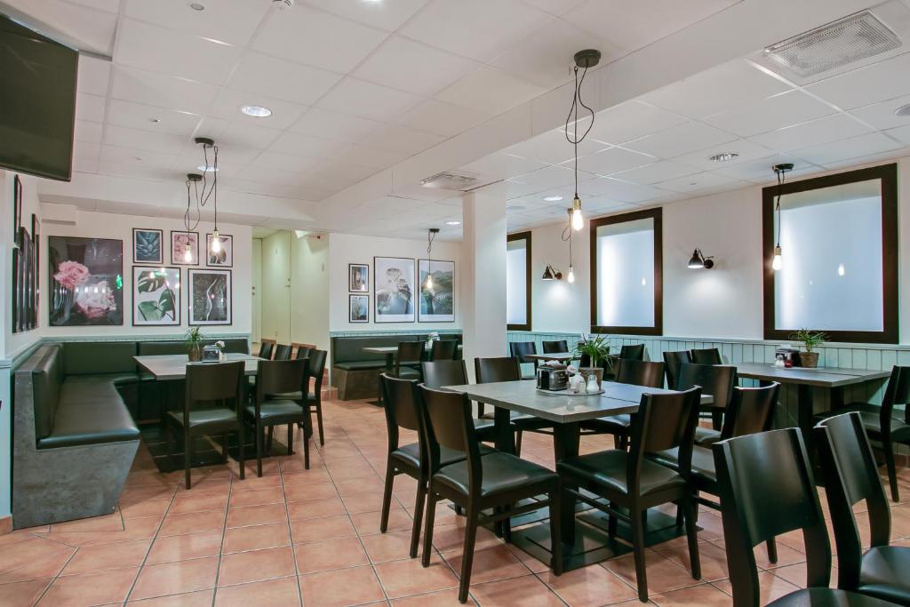 First Hotel Brommaplan - Resim 35