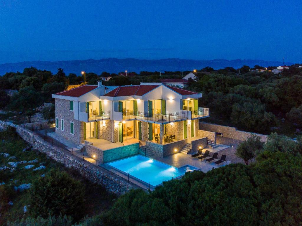 an aerial view of a house with a swimming pool at Villa Bramasole Lun in Novalja