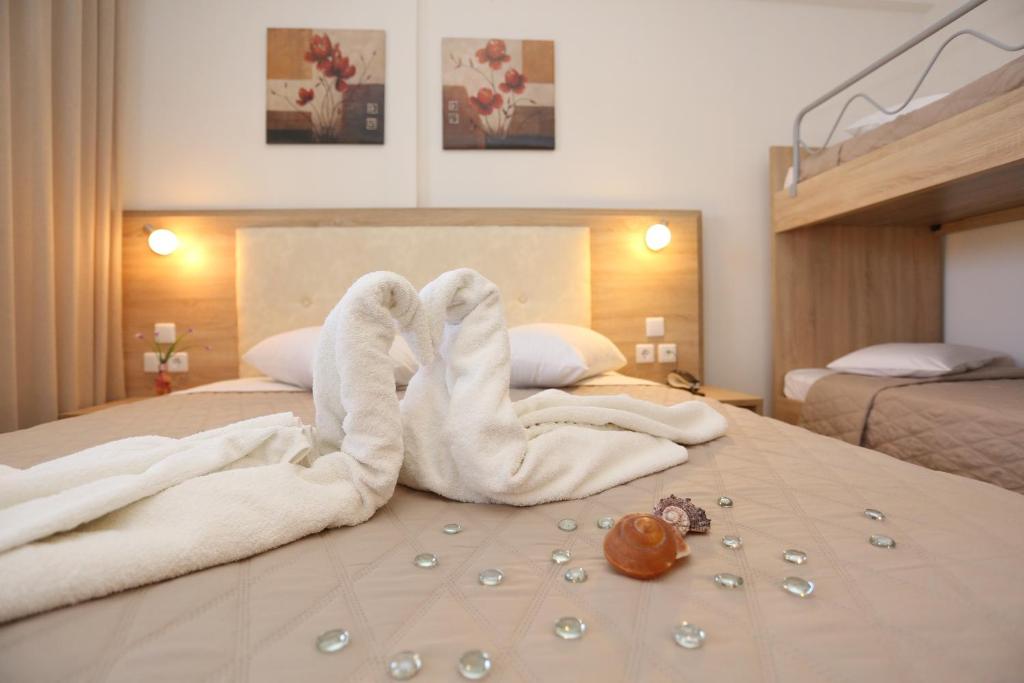 Posteľ alebo postele v izbe v ubytovaní Sun Hotel