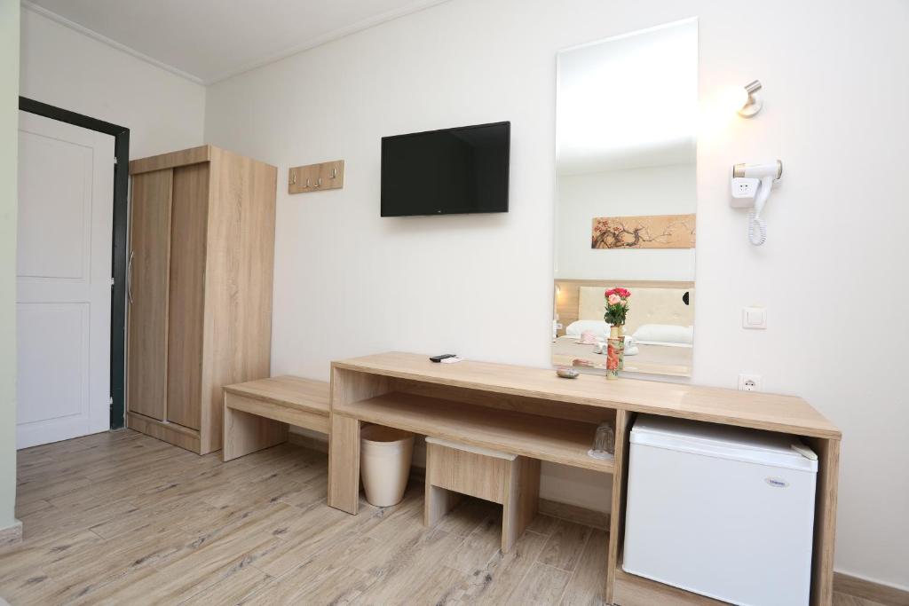 Televízia a/alebo spoločenská miestnosť v ubytovaní Sun Hotel