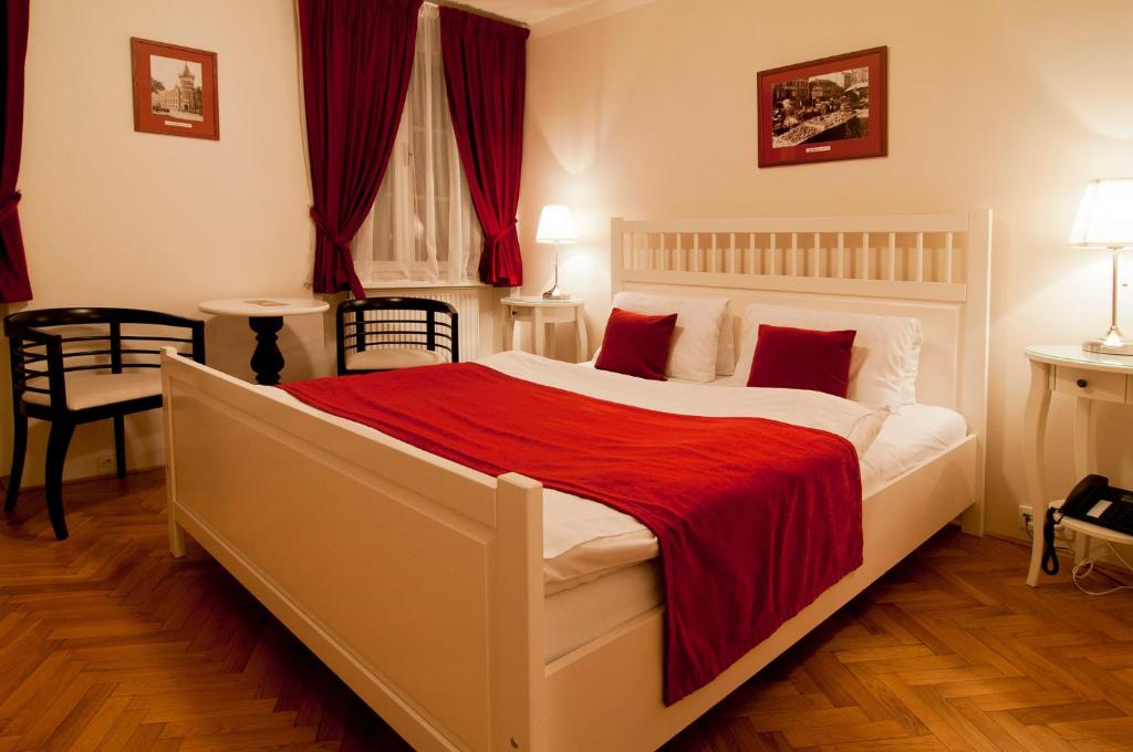 Postel nebo postele na pokoji v ubytování Pivovar Hotel Na Rychtě