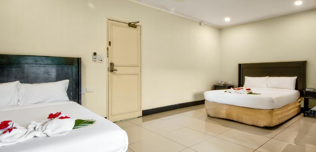 Rúm í herbergi á Tanoa Skylodge Hotel