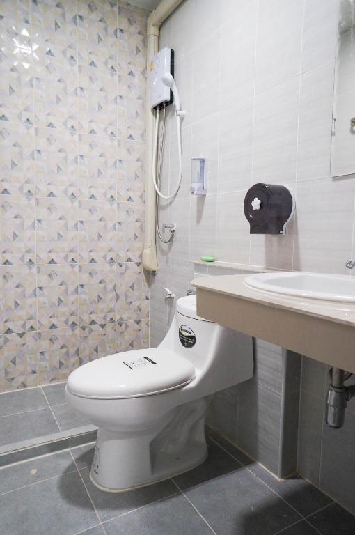 Lux Rooms Night Bazaar - Resim 3