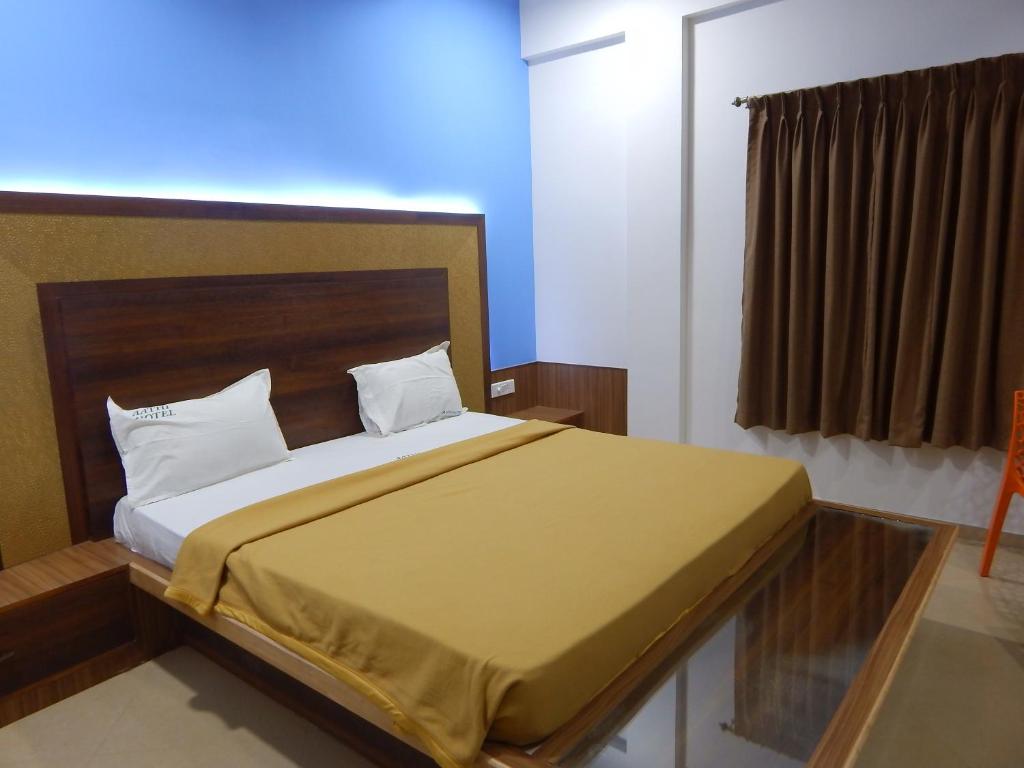 Postel nebo postele na pokoji v ubytování Hotel Aadhi