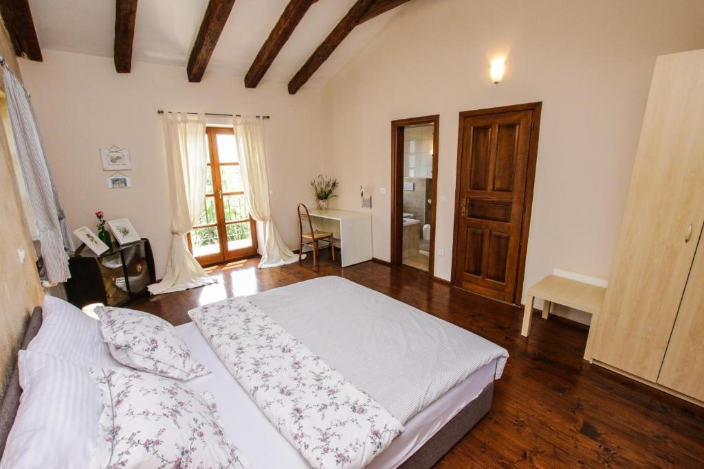 Łóżko lub łóżka w pokoju w obiekcie Villa Marinac