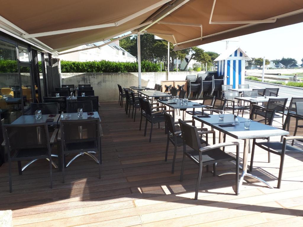 Restaurace v ubytování Hôtel du Port Bar Restaurant